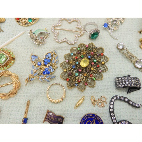 668 - A collection of vintage costume brooches, silver and white metal jewellery to include a Pontin's bro... 