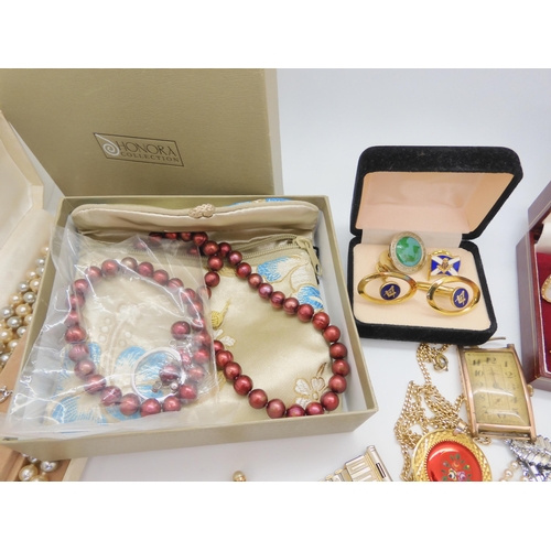 670 - A collection of vintage costume jewellery to include two white metal mounted cameos, faux pearls wit... 