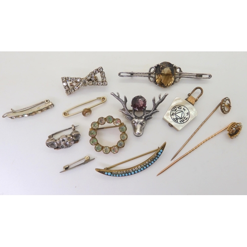 678 - A yellow metal pearl set horseshoe pin, weight 2.1gms, together with other items of silver and costu... 