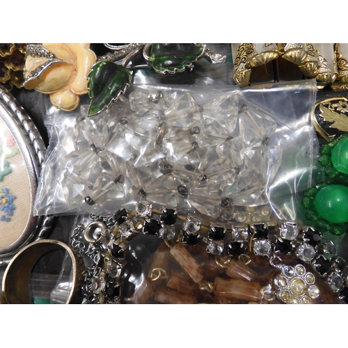 698 - A large collection of vintage costume jewellery to include a Bakelite snake bangle, peridot beads, i... 