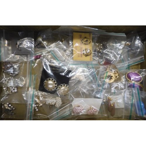 700 - A large collection of vintage costume jewellery to include, pearls, vintage beads, brooches a souven... 