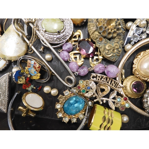 700 - A large collection of vintage costume jewellery to include, pearls, vintage beads, brooches a souven... 