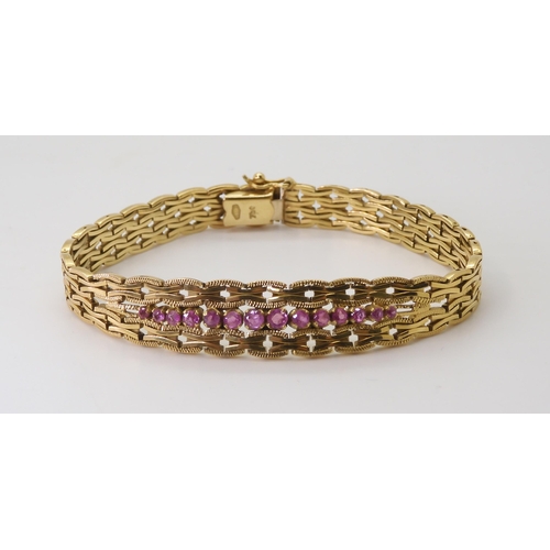 2739 - AN ITALIAN MADE 18CT GOLD BRACELETset with pink sapphires to the wavy link constructed bracelet, wid... 