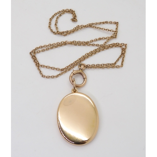 2783 - A MEMORIAL LOCKETmade in yellow metal, the oval case is not engraved on the outside, inside it is en... 
