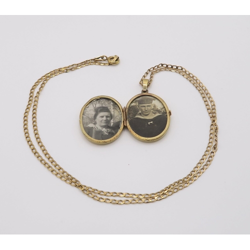 607 - A collection of 9ct items, a yellow metal locket with a 9ct gold chain, length 50cm, a 9ct curb chai... 