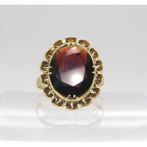 623 - A 14k gold large garnet ring, size S1/2, weight 4.9gms