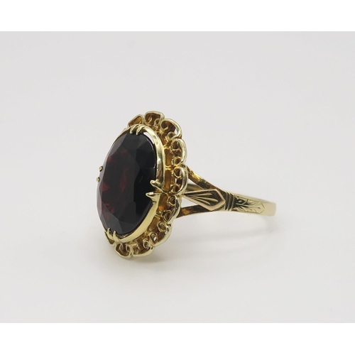 623 - A 14k gold large garnet ring, size S1/2, weight 4.9gms