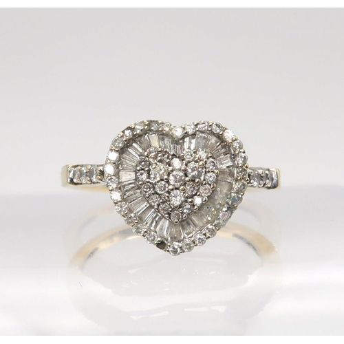 624 - A 9ct gold heart shaped diamond cluster ring, set with estimated approx 0.50cts of brilliant and bag... 