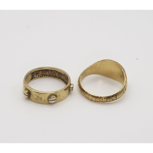 628 - A gents 9ct gold signet ring, size W1/2, together with a yellow metal band ring size U, weight 11.6g... 