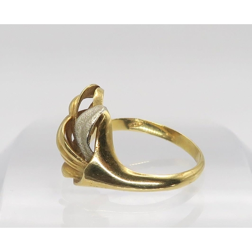 636 - An 18ct three colour gold leaf design ring, size Q1/2, weight 5.1gms