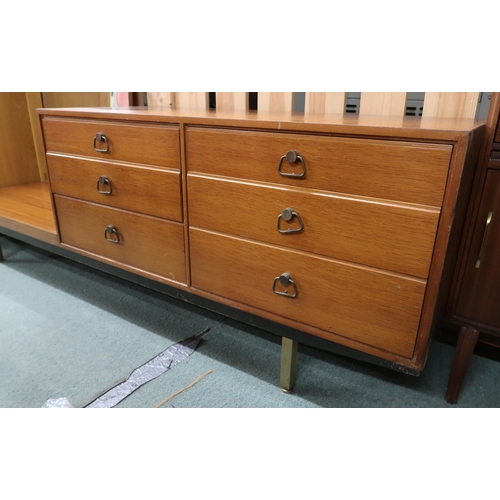 114 - A mid 20th century teak mirror backed dressing table with mirror offset from three pairs of graduati... 