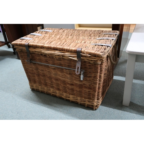 154 - A lot comprising wicket laundry hamper, leather travel trunk, wicker basket and wicker bag (4)