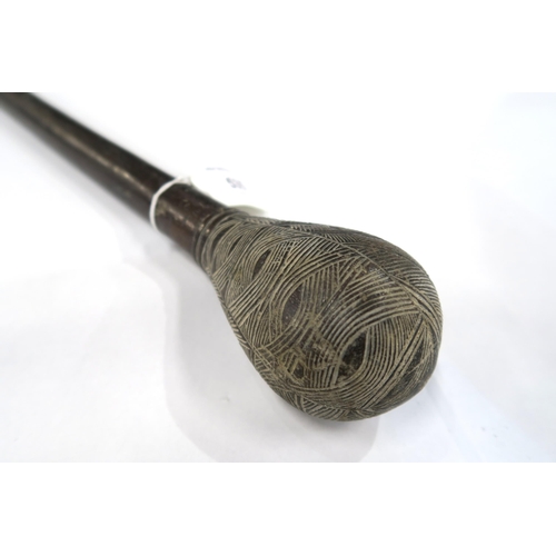 535 - A Knobkerrie-type hardwood throwing/fighting club, the bulbous head with alternate geometric and und... 