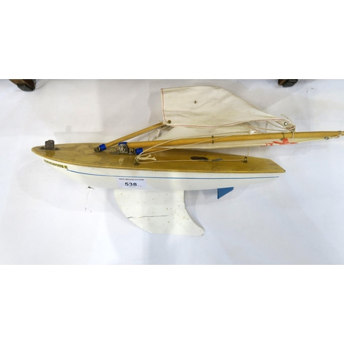 538 - A model steam trawler, housed in a glazed case measuring approx. 62cm x 38cm x 18cm, together with a... 