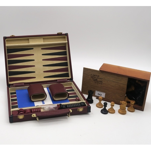 542 - A boxwood chess set in the manner of Jacques and a backgammon set