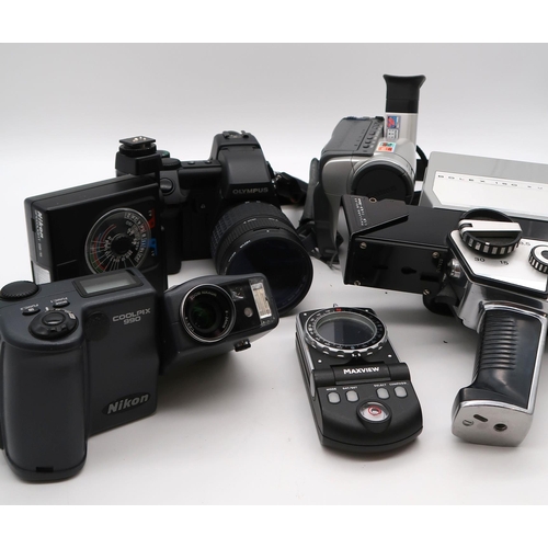 570 - A mixed lot of compact cameras, light meters etc with examples from Olympus, Pentax, Lumix, Panasoni... 