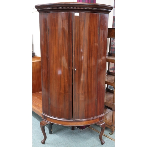 71 - A 20th century mahogany bow front corner cabinet with pair of cabinet doors on cabriole feet, 141cm ... 