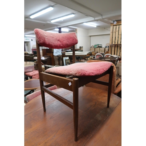 91 - A mid 20th century teak circular drop side dining table and three chairs (4)