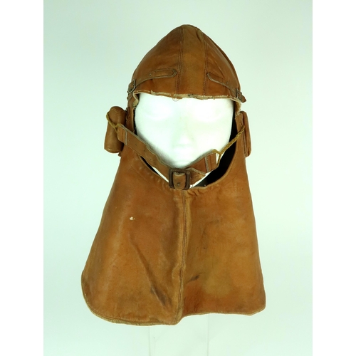 2616 - A WW1 ROYAL FLYING CORPS/AIR FORCE COWL PATTERN LEATHER FLYING HELMETPartially chamois-lined, the fu... 