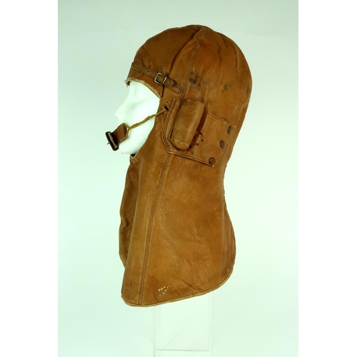 2616 - A WW1 ROYAL FLYING CORPS/AIR FORCE COWL PATTERN LEATHER FLYING HELMETPartially chamois-lined, the fu... 