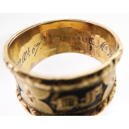 2701 - AN ENAMELLED MOURNING RINGwith full 18ct gold hallmarks for London 1831, the inscription reads, Mr W... 