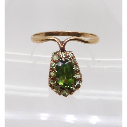 2702 - A RUSSIAN GOLD DEMANTOID GARNET RINGin an early 20th Century style, the central demantoid garnet has... 