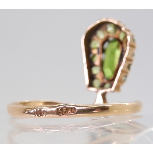 2702 - A RUSSIAN GOLD DEMANTOID GARNET RINGin an early 20th Century style, the central demantoid garnet has... 