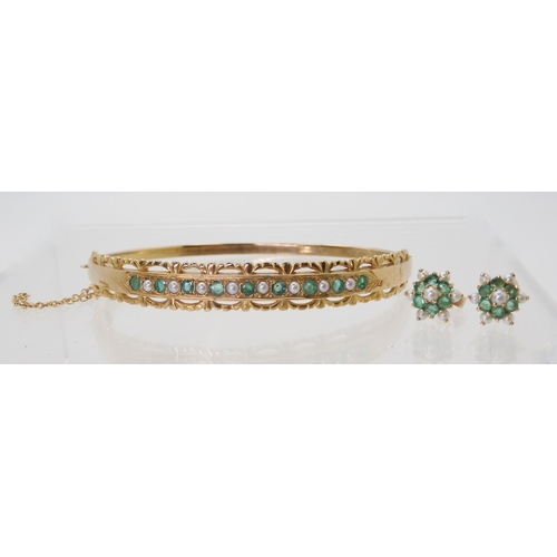 2709 - AN EMERALD & PEARL BANGLE AND EARRINGSthe 9ct bangle is set with alternate emeralds and pearls w... 