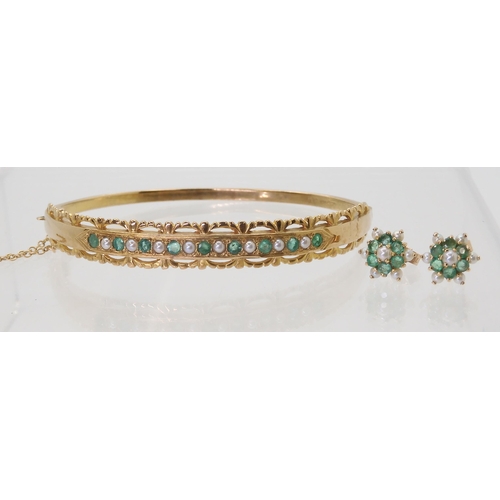 2709 - AN EMERALD & PEARL BANGLE AND EARRINGSthe 9ct bangle is set with alternate emeralds and pearls w... 