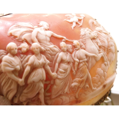 2715 - A LARGE CLASSICAL THEMED CAMEOthe well carved shell cameo depicting Apollo in his horse drawn chario... 