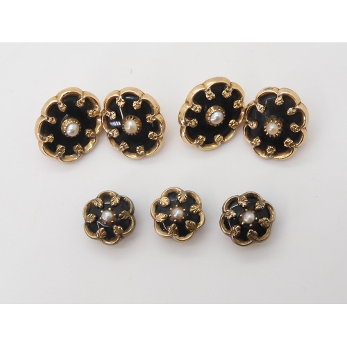 2722 - A VINTAGE SET OF CUFFLINKS AND STUDSmounted in yellow metal, set with black glass and pearls, in ori... 