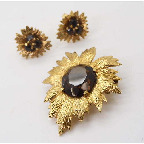 2731 - A RETRO BROOCH AND EARRING SETof 9ct gold leaf forms set with smoky quartz, dimensions of the brooch... 