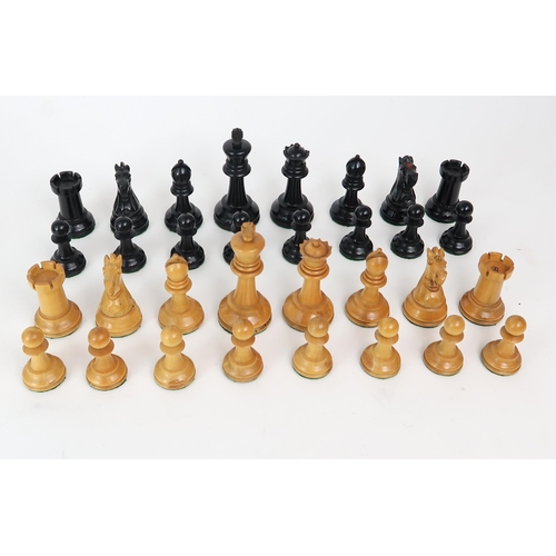 2557 - THE STAUNTON CHESSMEN BY JACQUE & SON, LONDONIn boxwood and ebony, both kings stamped 