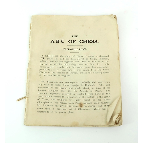 2557 - THE STAUNTON CHESSMEN BY JACQUE & SON, LONDONIn boxwood and ebony, both kings stamped 