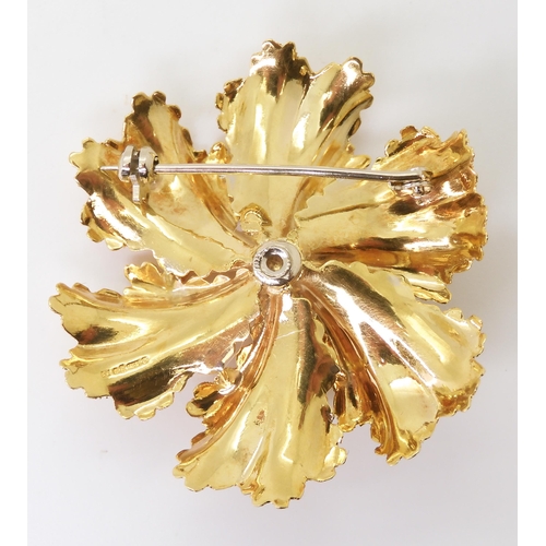 2759 - AN 18CT GOLD RETRO BROOCHin the shape of a flower with diamond set stamens, diameter approx 4cm, wei... 