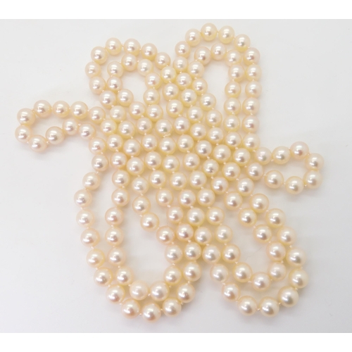 2762 - A CONTINUOUS ROPE LENGTH OF PEARLSeach cream pearl is approx 6.7mm, and the total length is approx 1... 