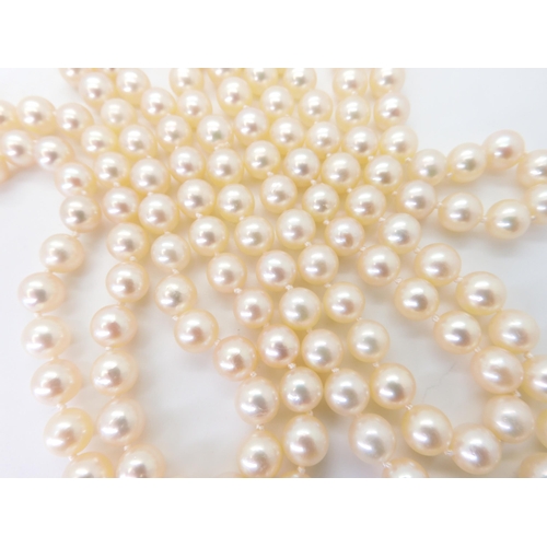 2762 - A CONTINUOUS ROPE LENGTH OF PEARLSeach cream pearl is approx 6.7mm, and the total length is approx 1... 