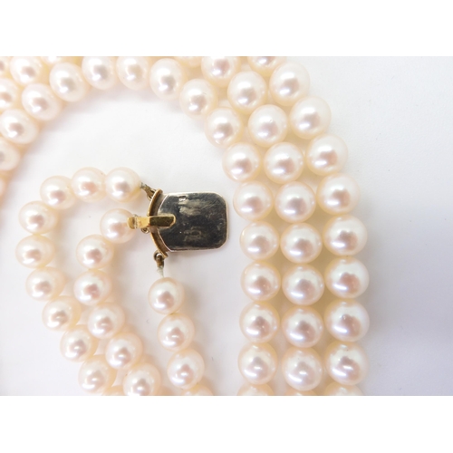 2767 - AN 18CT GOLD PEARL AND DIAMOND PEARL CLASPfor a three-string pearl collar. Each pearl of approx 6.9m... 