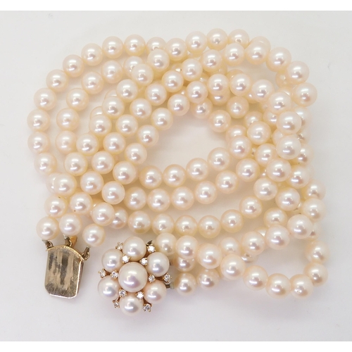 2767 - AN 18CT GOLD PEARL AND DIAMOND PEARL CLASPfor a three-string pearl collar. Each pearl of approx 6.9m... 