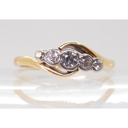 2771 - A VINTAGE FIVE STONE DIAMOND RINGset in 18ct yellow gold and platinum, the five diamonds are estimat... 