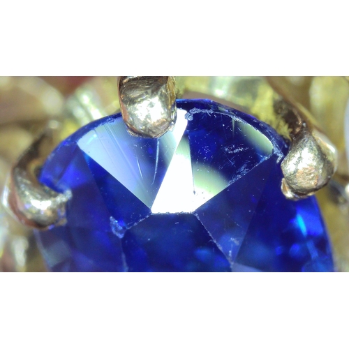 2772 - AN OLD CUT DIAMOND & SAPPHIRE RINGthe bright yellow metal mount has continental stamps to the ou... 