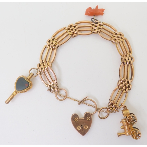 2805 - A 9CT GOLD GATE BRACELETwith a heart-shaped clasp, heart shaped agate and crystal-shaped watch key, ... 