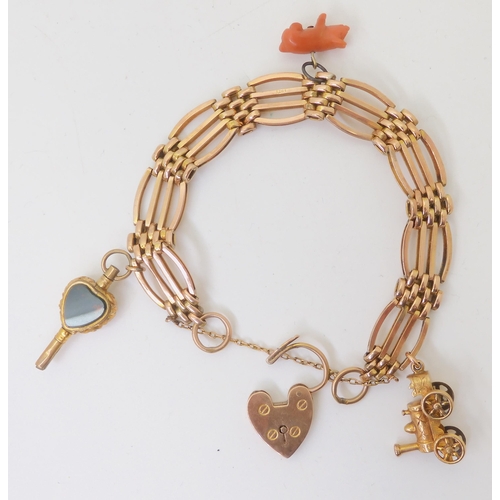 2805 - A 9CT GOLD GATE BRACELETwith a heart-shaped clasp, heart shaped agate and crystal-shaped watch key, ... 