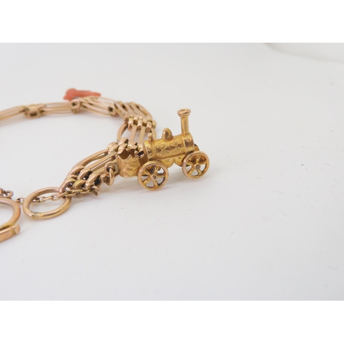 2805 - A 9CT GOLD GATE BRACELETwith a heart-shaped clasp, heart shaped agate and crystal-shaped watch key, ... 