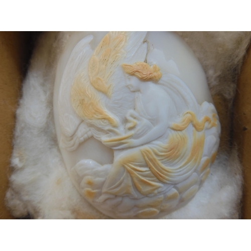 2807 - A LARGE UNMOUNTED CLASSICAL CAMEOfinely carved in two-tone shell, depicting Hebe feeding her father ... 