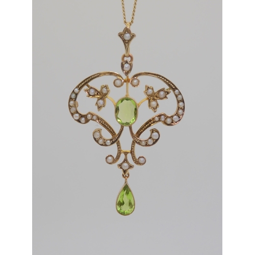 2812 - AN EDWARDIAN PEARL & PERIDOT PENDANTmounted in 9ct gold, with a 46cm 9ct gold  curb chain, lengt... 