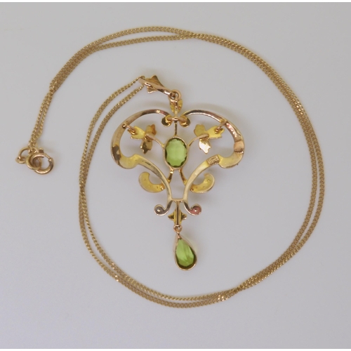 2812 - AN EDWARDIAN PEARL & PERIDOT PENDANTmounted in 9ct gold, with a 46cm 9ct gold  curb chain, lengt... 