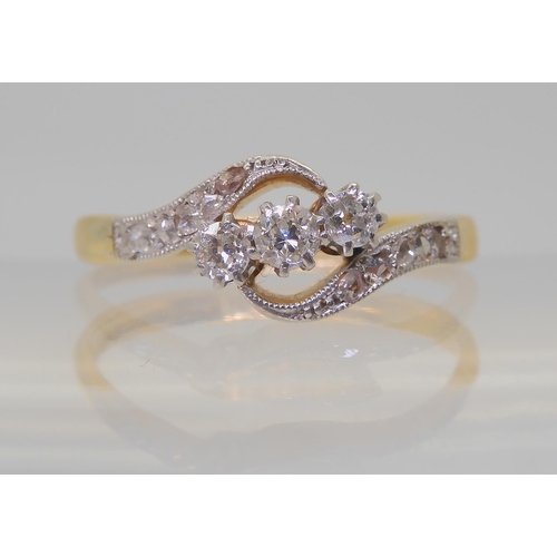 2813 - A VINTAGE THREE STONE RINGset in 18ct gold and platinum the three diamonds have an estimated combine... 