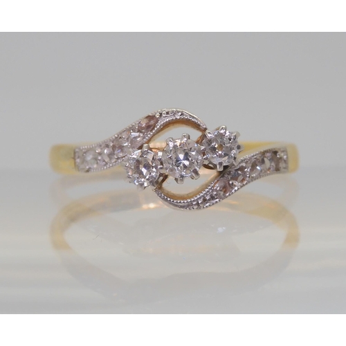 2813 - A VINTAGE THREE STONE RINGset in 18ct gold and platinum the three diamonds have an estimated combine... 