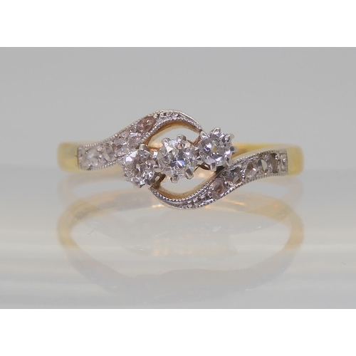 2813 - A VINTAGE THREE STONE RINGset in 18ct gold and platinum the three diamonds have an estimated combine... 